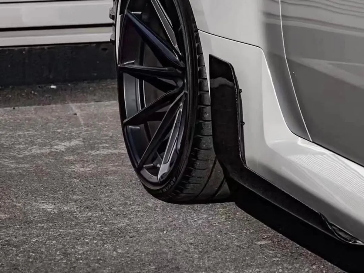 Autotecknic Dry Carbon Side Skirt Winglet Set - G87 M2 2