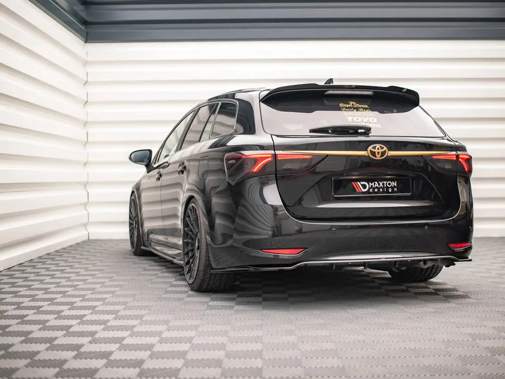 Central Rear Splitter (Vertical Bars) Toyota Avensis Wagon Mk3 Facelift 2