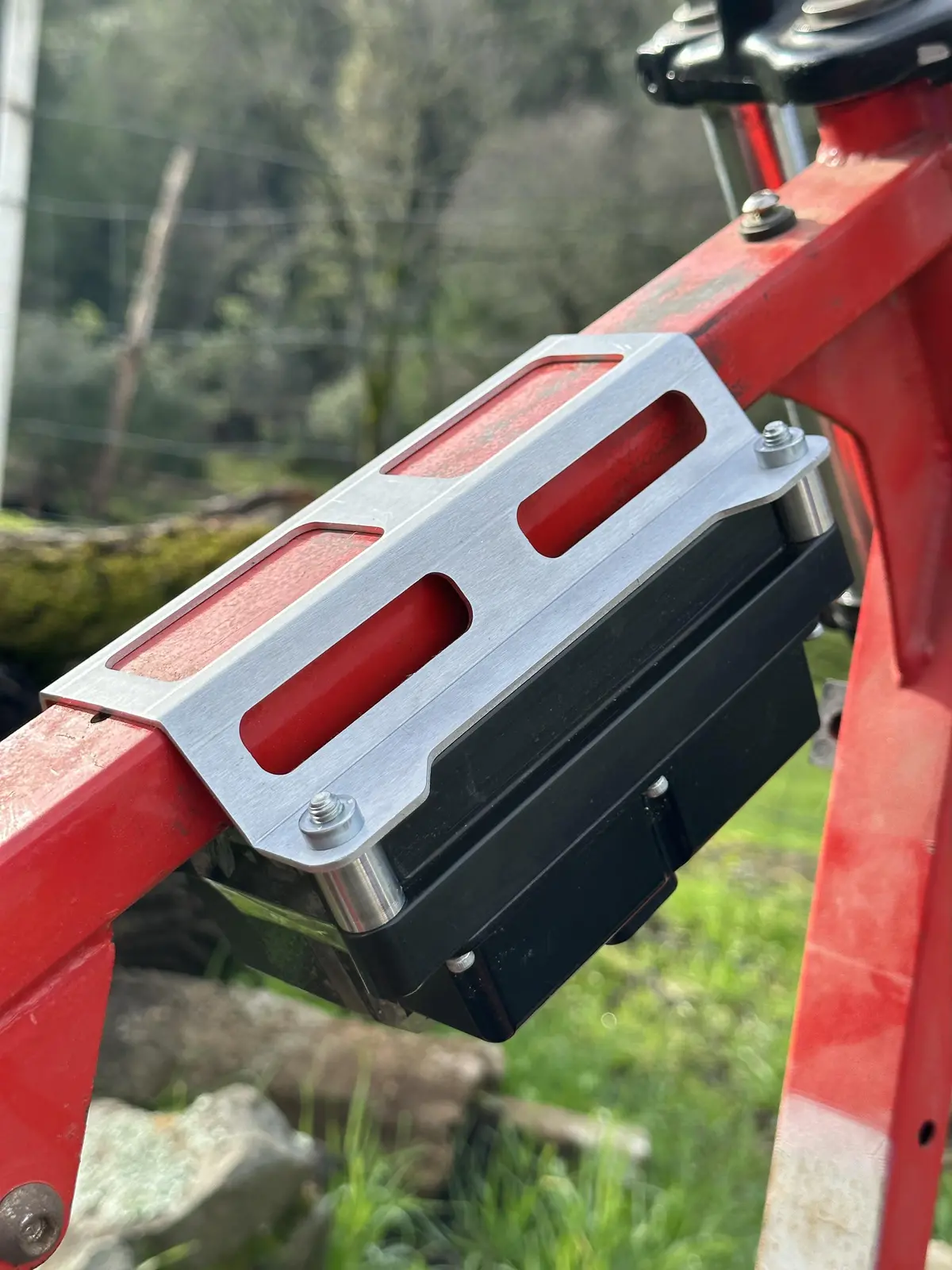 Razor Noisy Cricket Mount For Mx/Sx Bikes 1