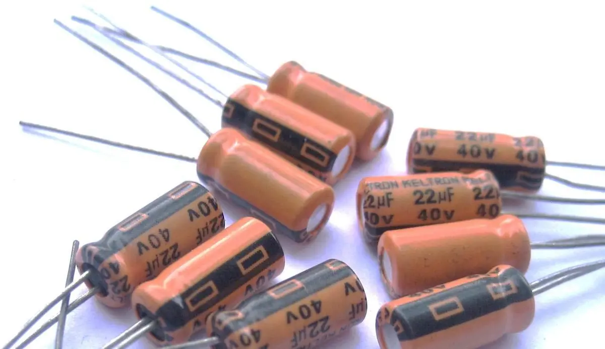 22Uf 40V Electrolytic Capacitor 1