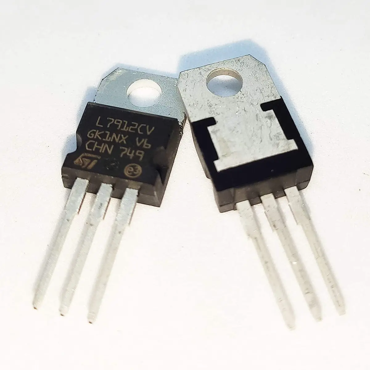 7912 Voltage Regulator Ic -12V 1