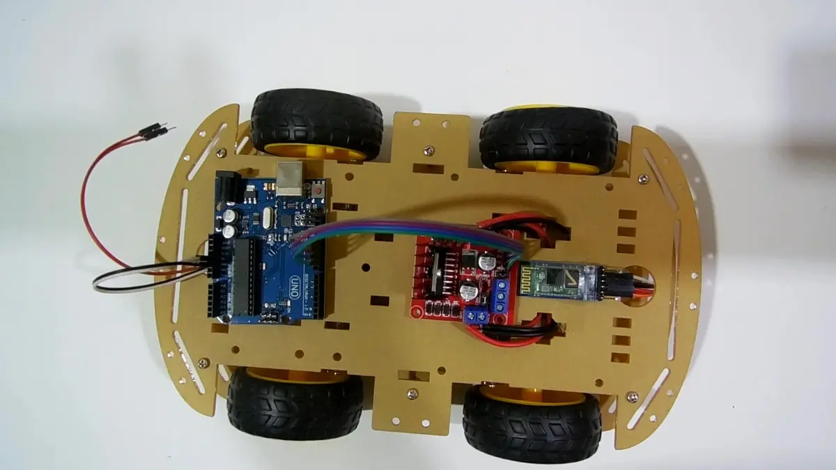 Diy Bluetooth Control Robot Kit  Using Arduino (Pre-Programmed) 1