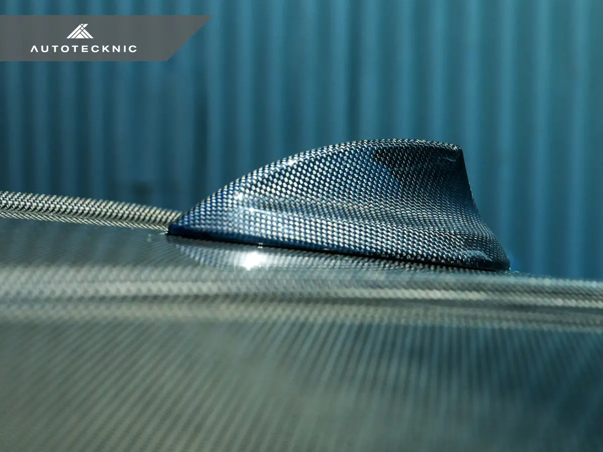 Autotecknic Dry Carbon Roof Antenna Cover - G42 2-Series 1