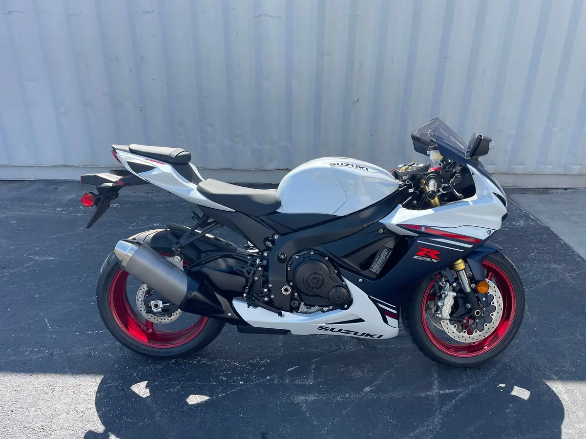 2025 Suzuki Gsx-R 750 1