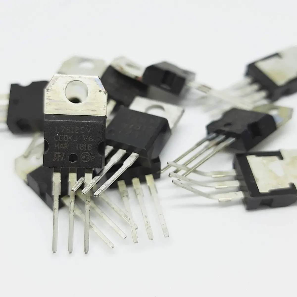 7812 Voltage Regulator Ic 12V 2