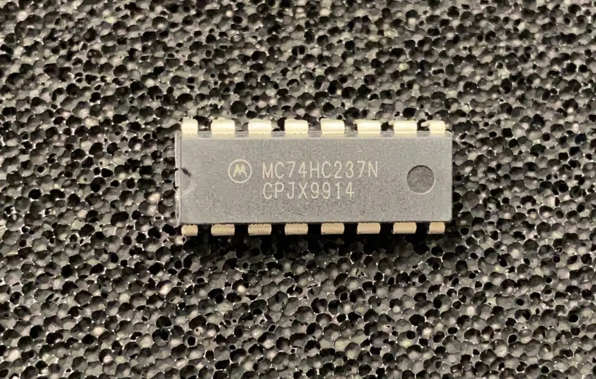 74237 Motorola Mc74hc237n 1 Of 8 Line Decoder / Demultiplexer Ic With Address Latch 2